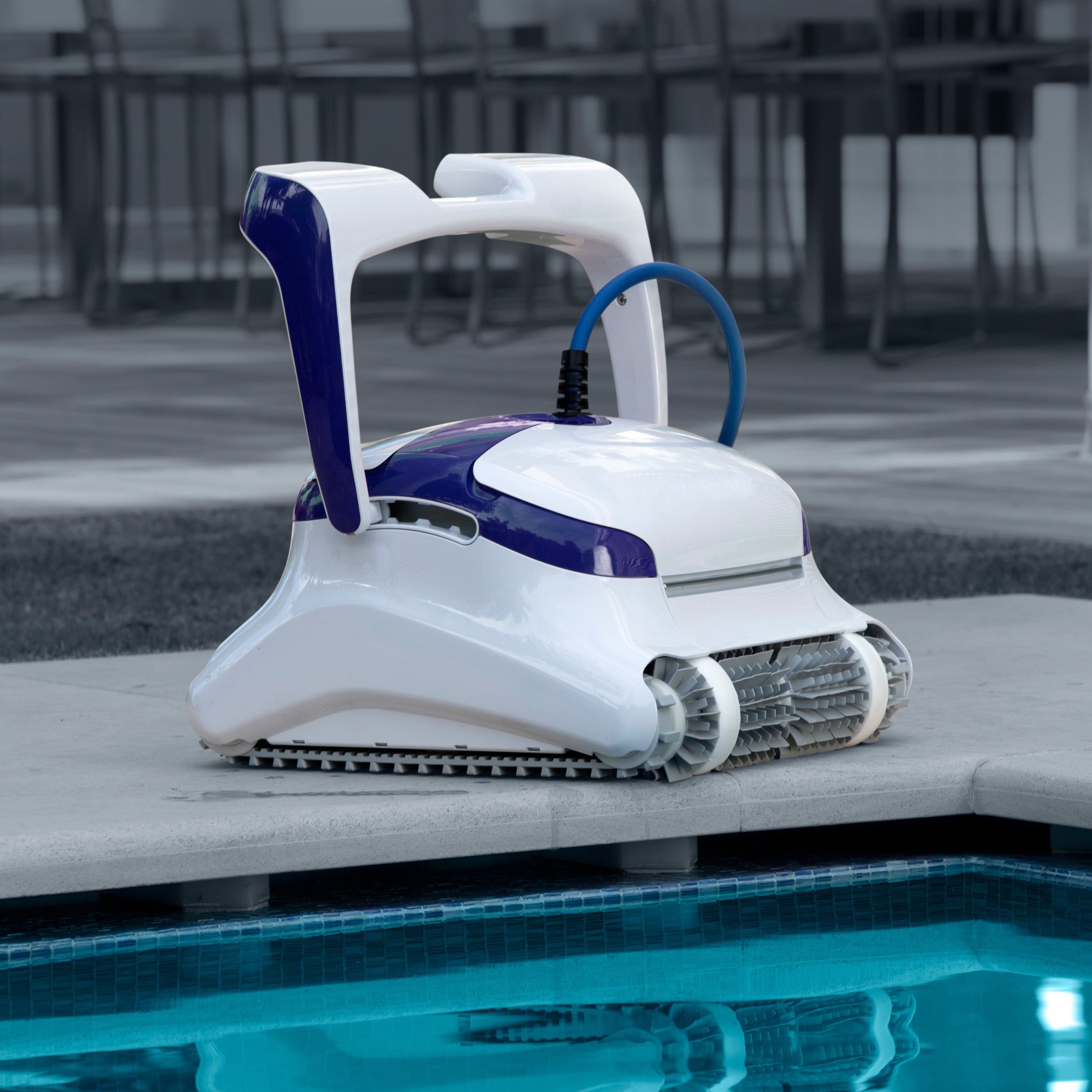 Hytek_Poolroboter_Premiumx70_Reinigung_wasserlinie_selbstständig_Wasseraufbereitung