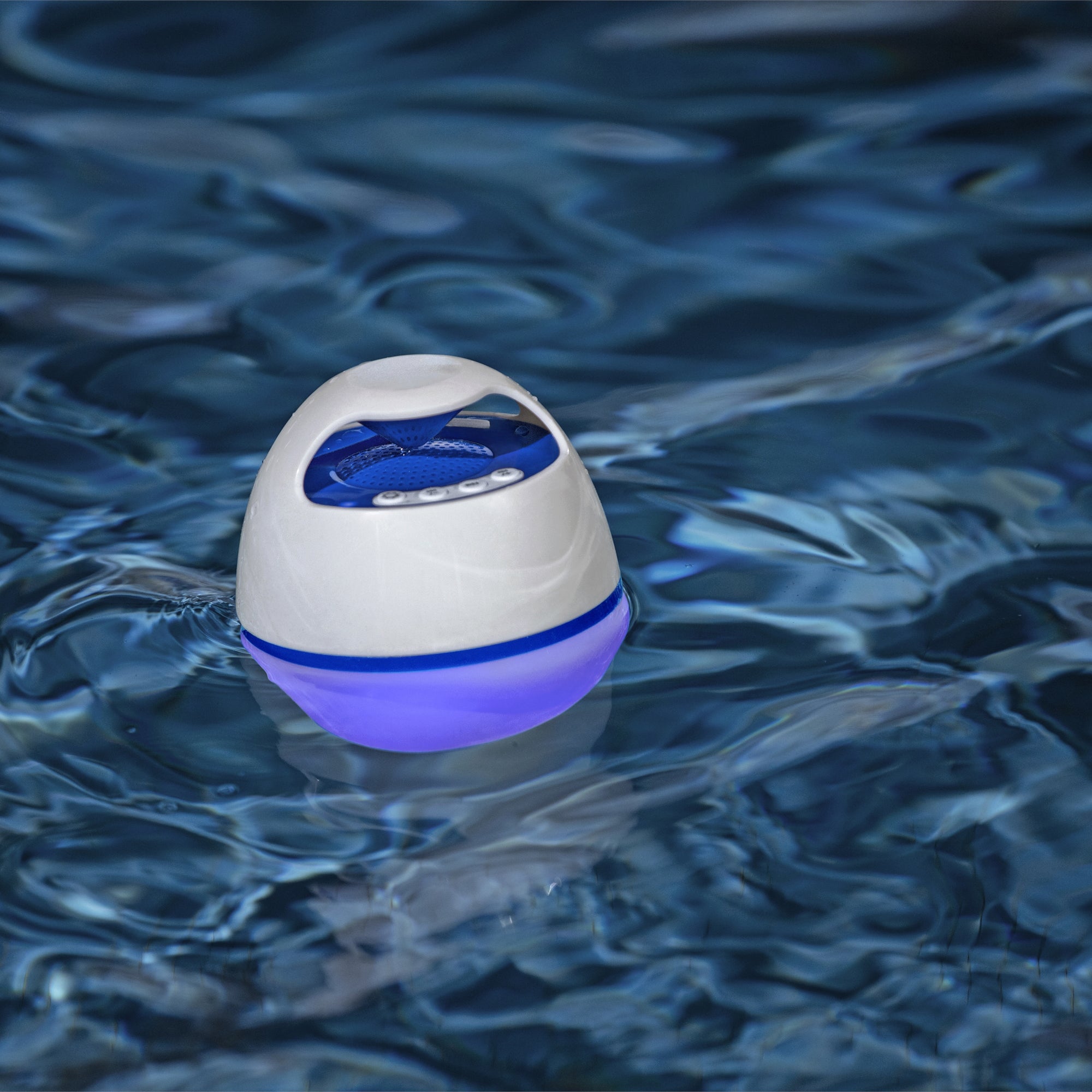 Hytek_pool_schwimmender_Lautsprecher_LED_Bluetooth_Sounderlebnis