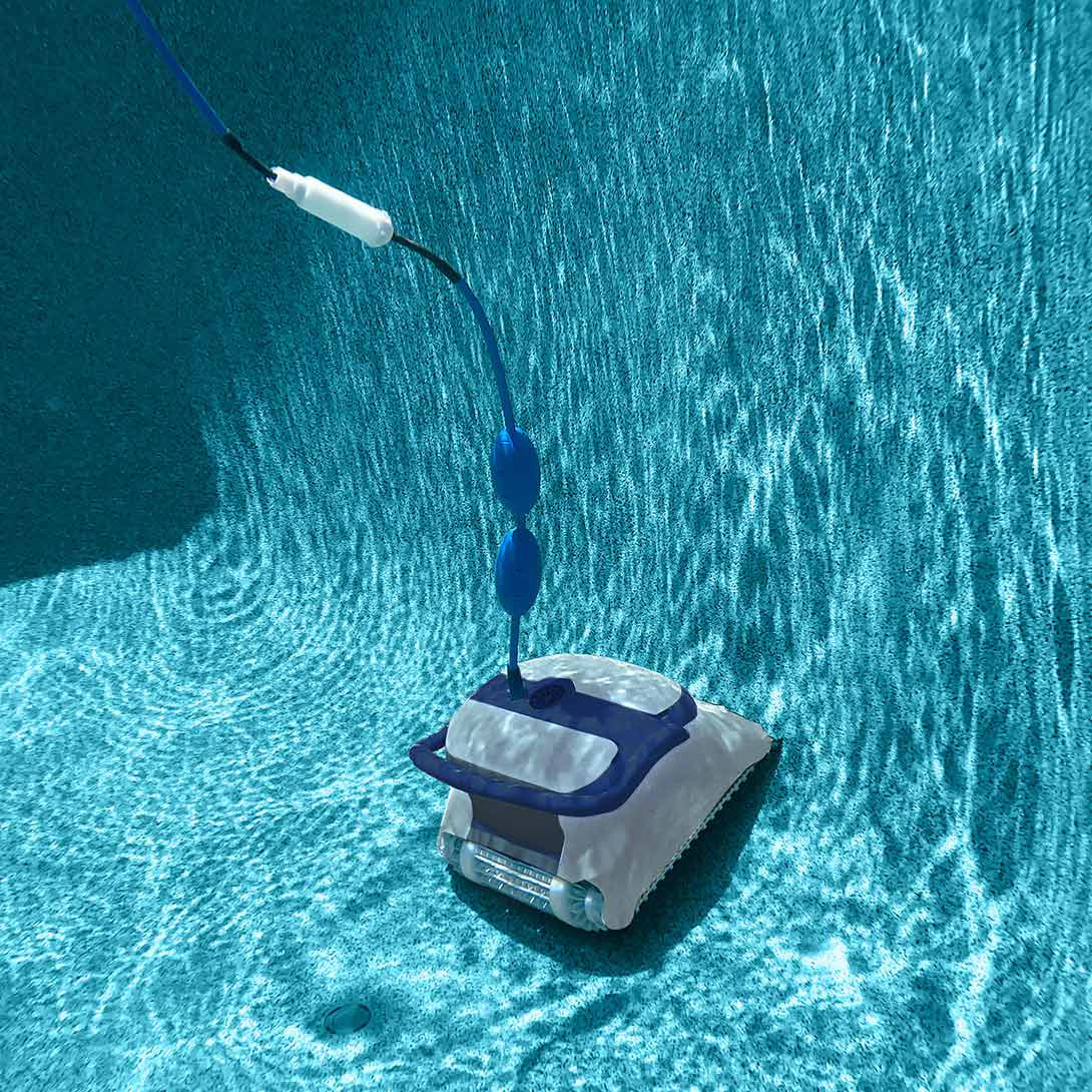Hytek_poolroboter_poolreinigung_wasserlinie_tiefenreinigung