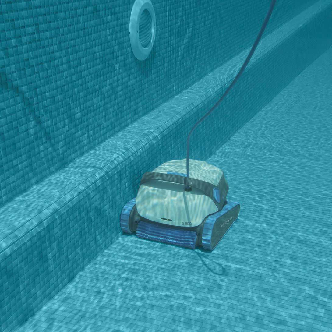 hytek_poolroboter_mühelos_reinigung_wasserlinie_Tiefenreinigung