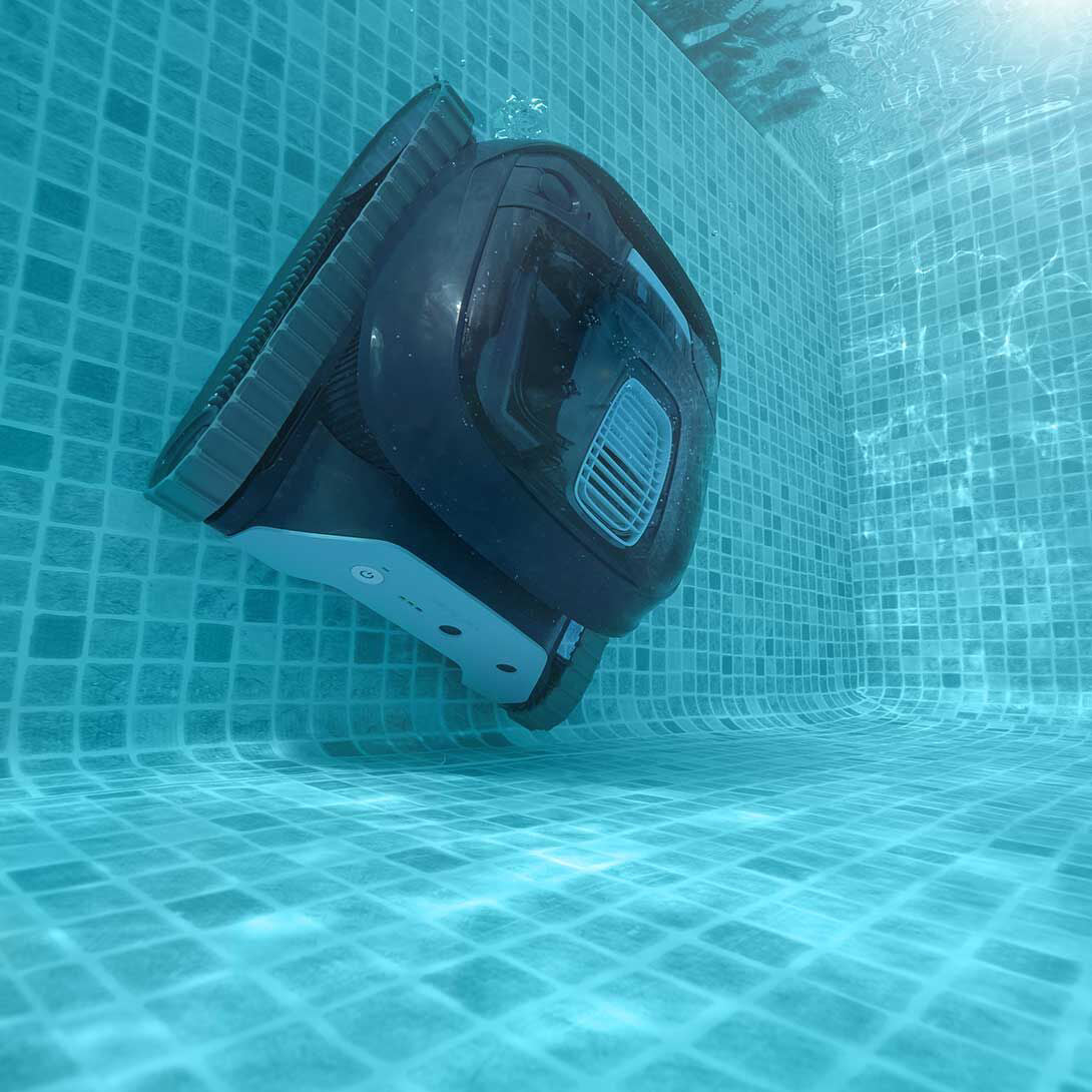 hytek_poolroboter_liberty400_wasseraufbereitung_wasserlinie_reinigung_kabellos