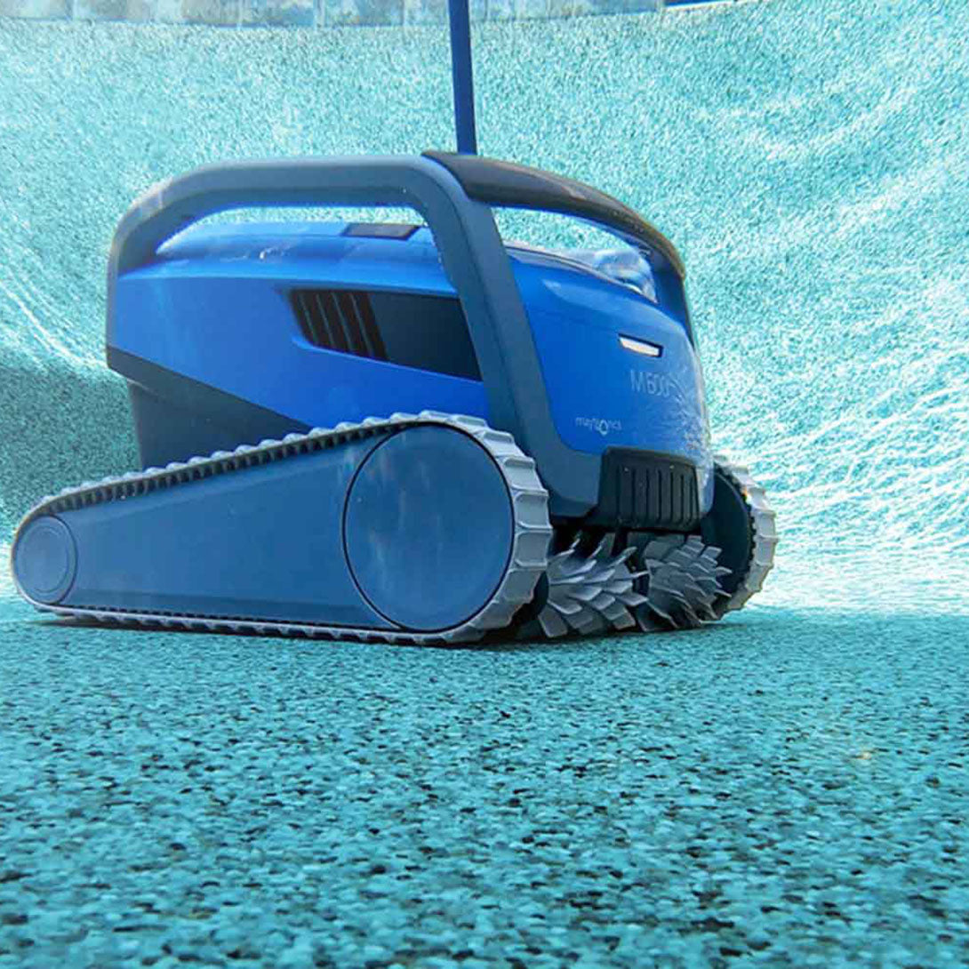 hytek_poolroboter_premium_m600_wasserlinie_Reinigung_kabellos_reibungslos