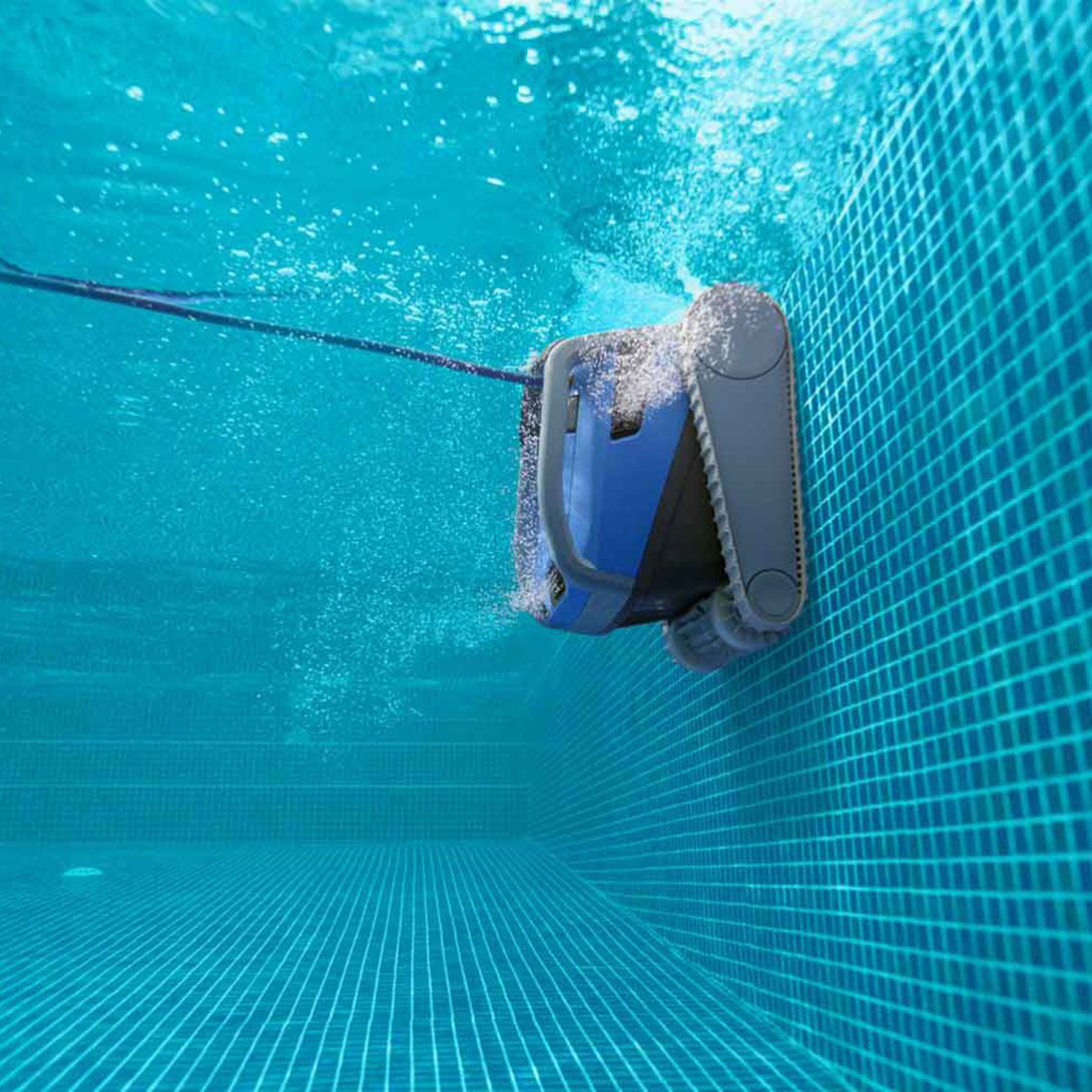 hytek_poolroboter_premium_m600_wasserlinie_Reinigung_kabellos_reibungslos